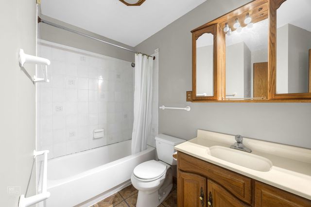 769 Penrith Avenue, Elk Grove Village, IL 60007