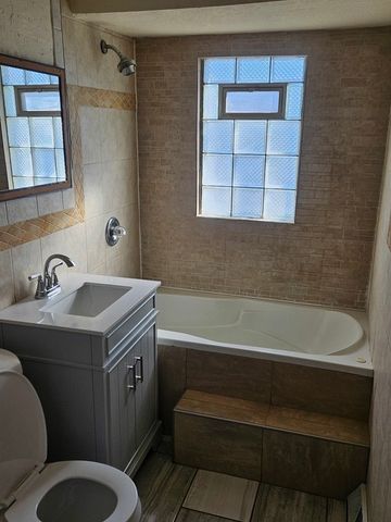 15229 HONORE Avenue, Harvey, IL 60426