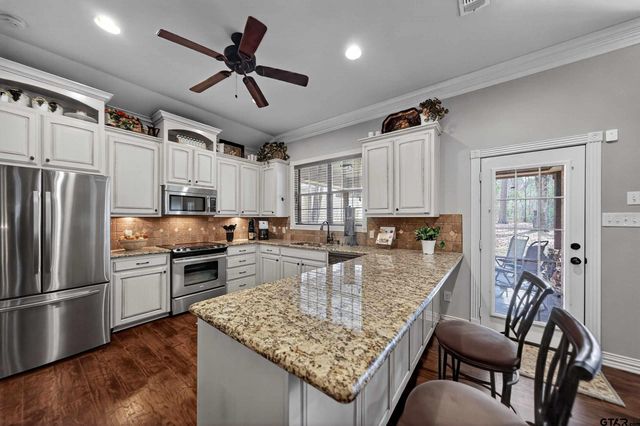 20857 Lakeview DR., Flint, TX 75762