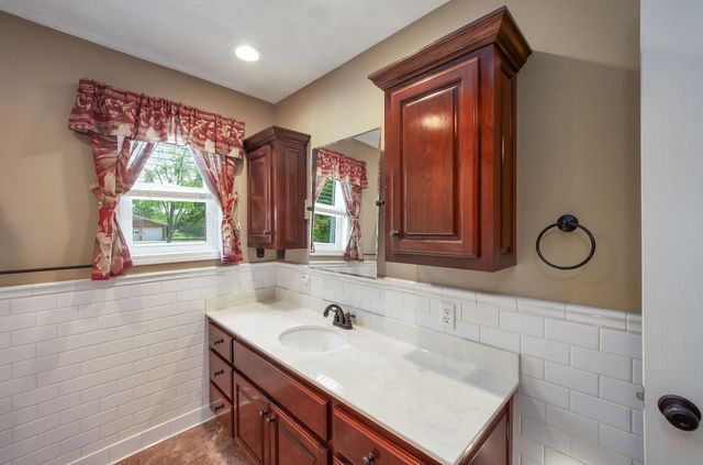 5280 Highway 100, W, Decaturville, TN 38329
