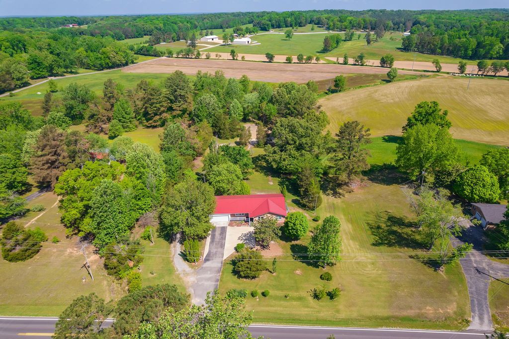 5280 Highway 100, W, Decaturville, TN 38329