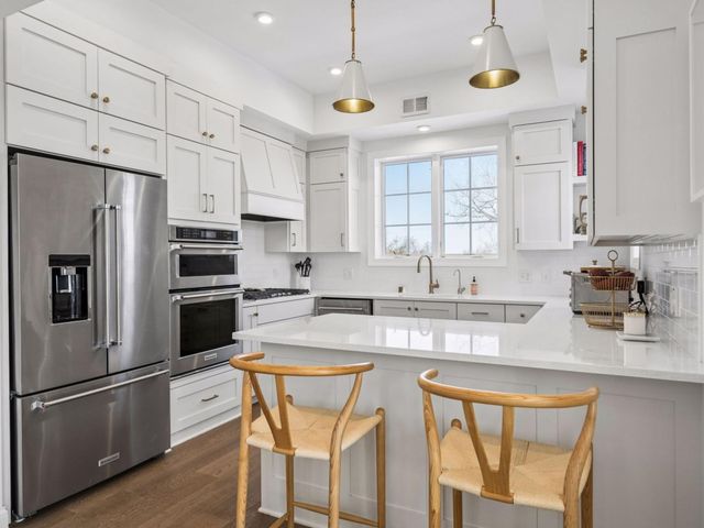 4901 Hawthorne Court 303, Edina, MN 55436