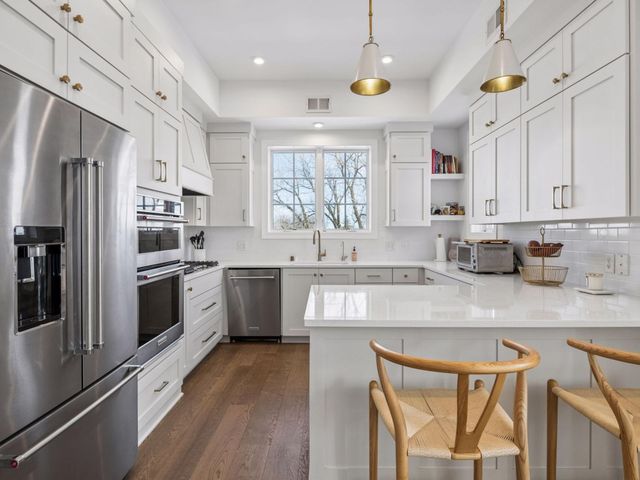 4901 Hawthorne Court 303, Edina, MN 55436