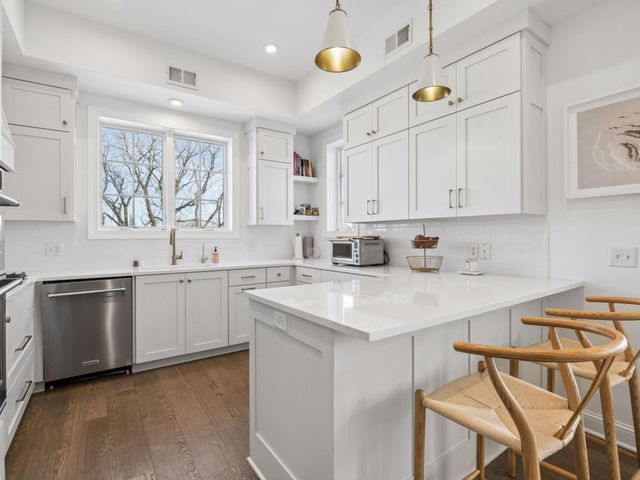4901 Hawthorne Court 303, Edina, MN 55436