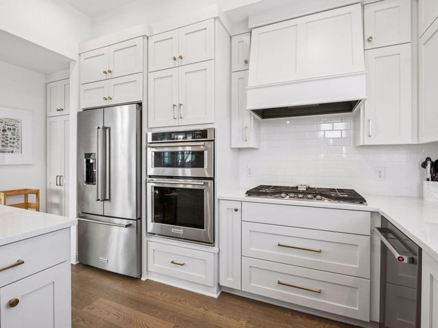 4901 Hawthorne Court 303, Edina, MN 55436