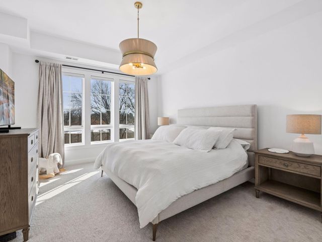4901 Hawthorne Court 303, Edina, MN 55436