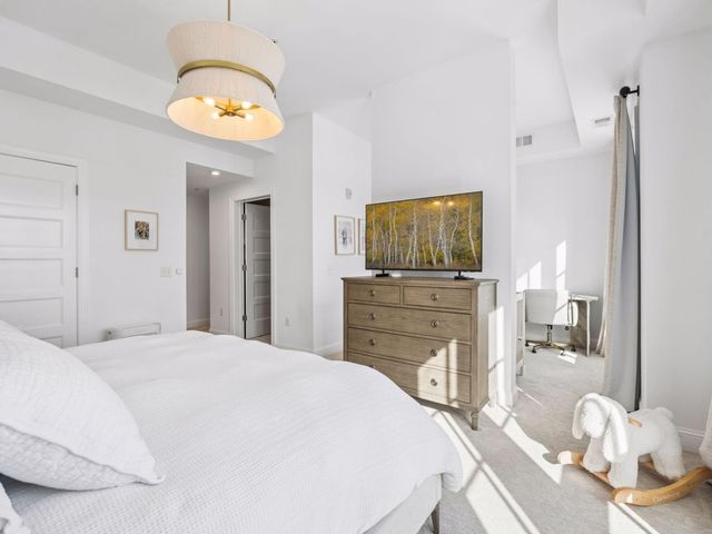 4901 Hawthorne Court 303, Edina, MN 55436