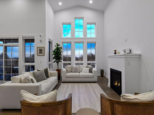 4901 Hawthorne Court 303, Edina, MN 55436
