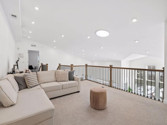 4901 Hawthorne Court 303, Edina, MN 55436