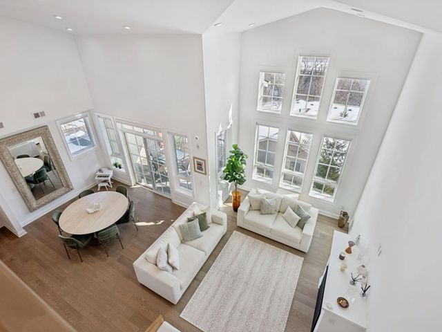 4901 Hawthorne Court 303, Edina, MN 55436