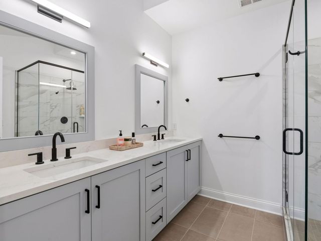 4901 Hawthorne Court 303, Edina, MN 55436