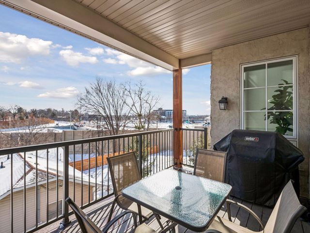4901 Hawthorne Court 303, Edina, MN 55436