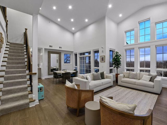 4901 Hawthorne Court 303, Edina, MN 55436