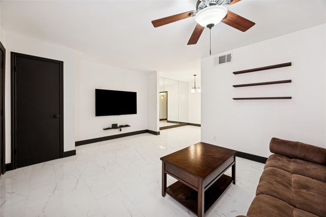 11540 Chimney Rock Road 112, Houston, TX 77035