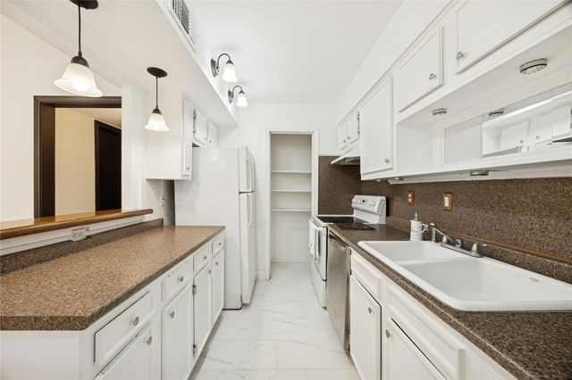 11540 Chimney Rock Road 112, Houston, TX 77035