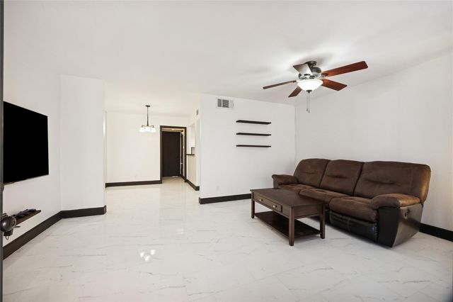 11540 Chimney Rock Road 112, Houston, TX 77035