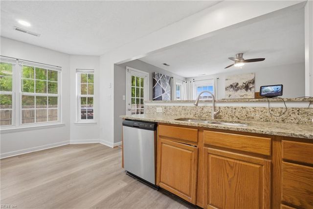 349 Manning LN, Hampton, VA 23666
