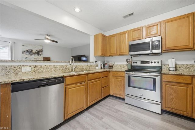 349 Manning LN, Hampton, VA 23666