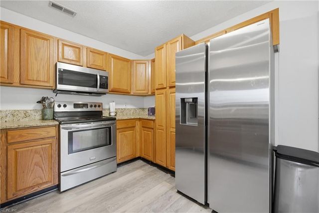 349 Manning LN, Hampton, VA 23666