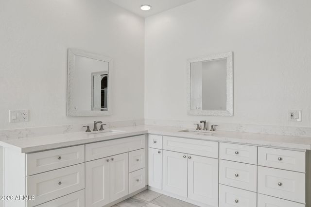 8303 N 61st Place, Paradise Valley, AZ 85253