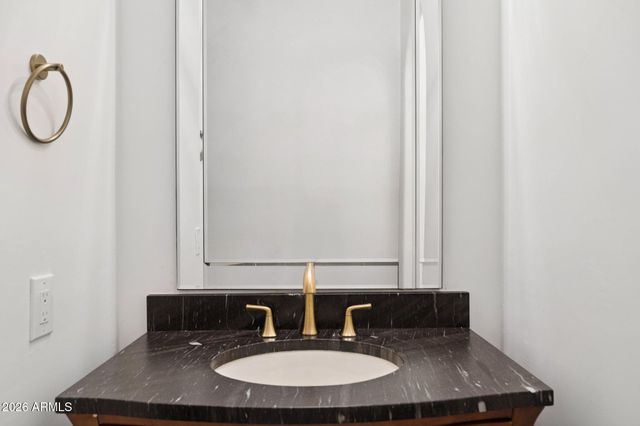 8303 N 61st Place, Paradise Valley, AZ 85253