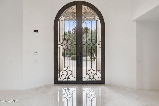 8303 N 61st Place, Paradise Valley, AZ 85253