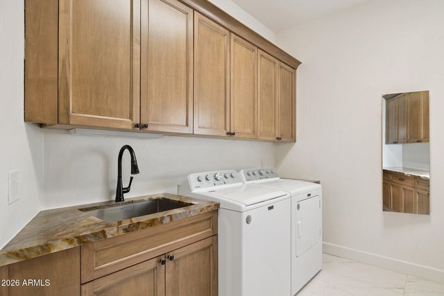 8303 N 61st Place, Paradise Valley, AZ 85253