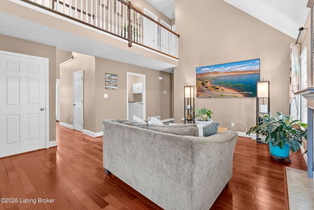 207 River Edge Dr, Shepherdsville, KY 40165