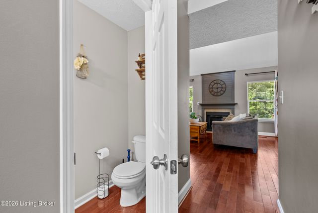 207 River Edge Dr, Shepherdsville, KY 40165