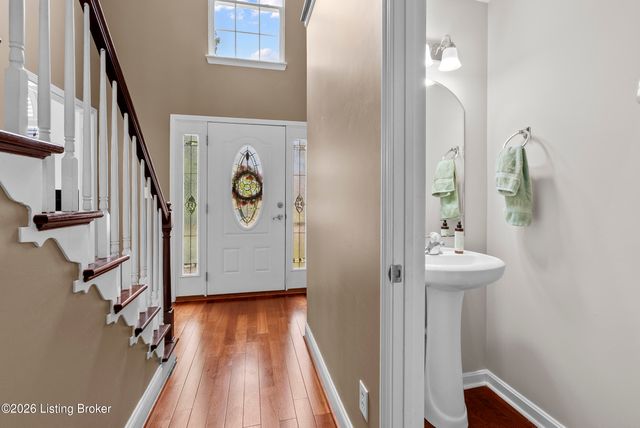 207 River Edge Dr, Shepherdsville, KY 40165