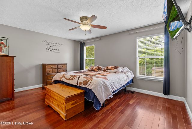 207 River Edge Dr, Shepherdsville, KY 40165