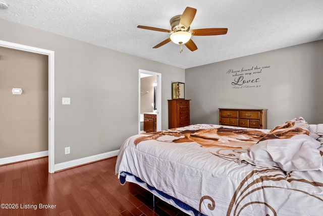 207 River Edge Dr, Shepherdsville, KY 40165