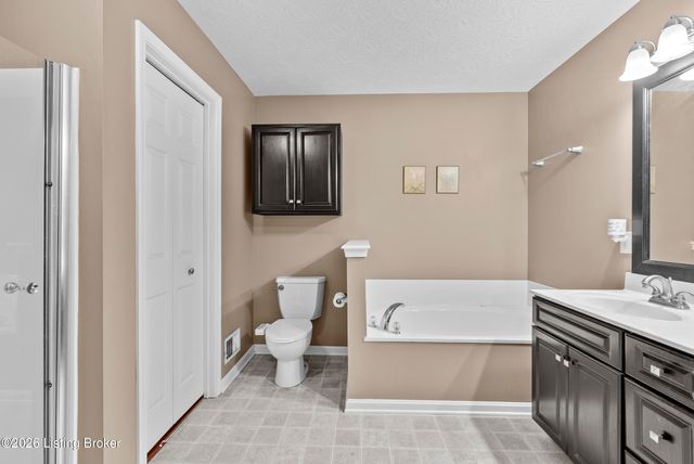 207 River Edge Dr, Shepherdsville, KY 40165