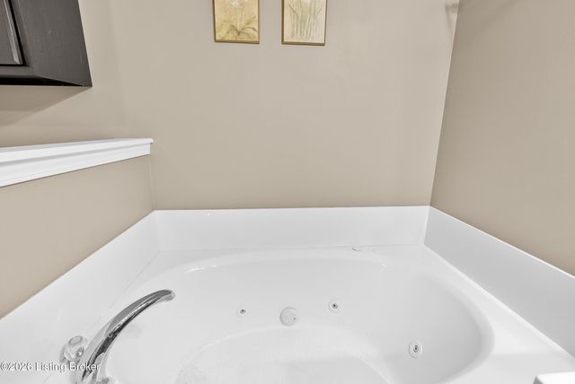 207 River Edge Dr, Shepherdsville, KY 40165