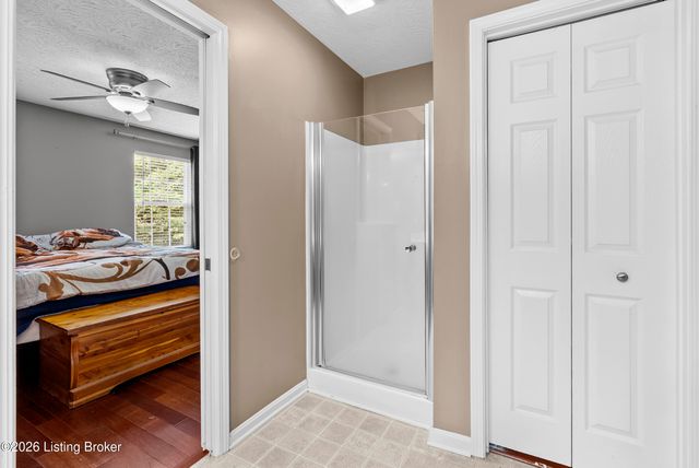 207 River Edge Dr, Shepherdsville, KY 40165