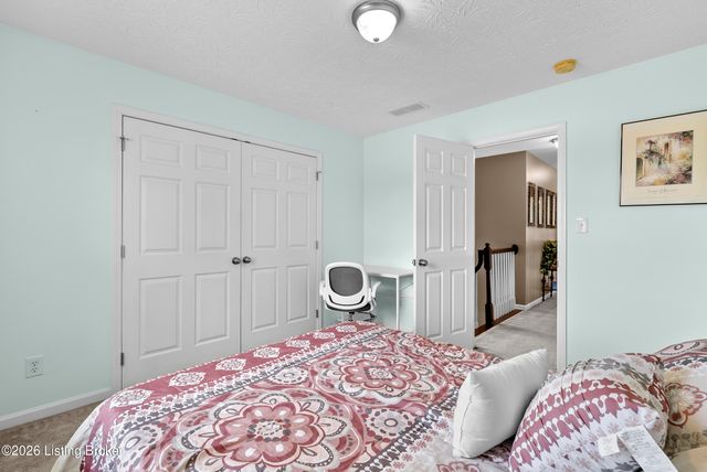 207 River Edge Dr, Shepherdsville, KY 40165