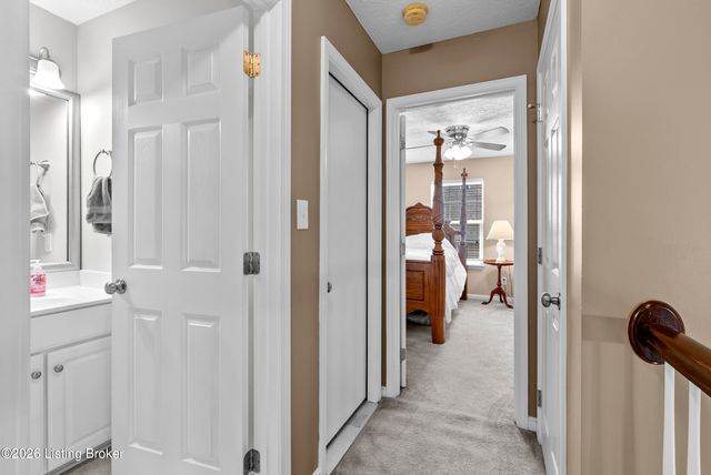 207 River Edge Dr, Shepherdsville, KY 40165