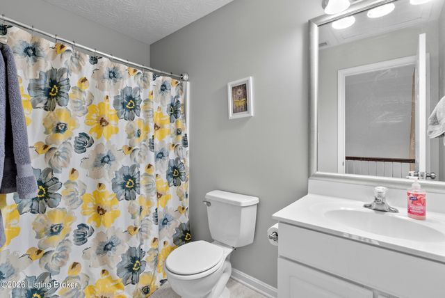 207 River Edge Dr, Shepherdsville, KY 40165