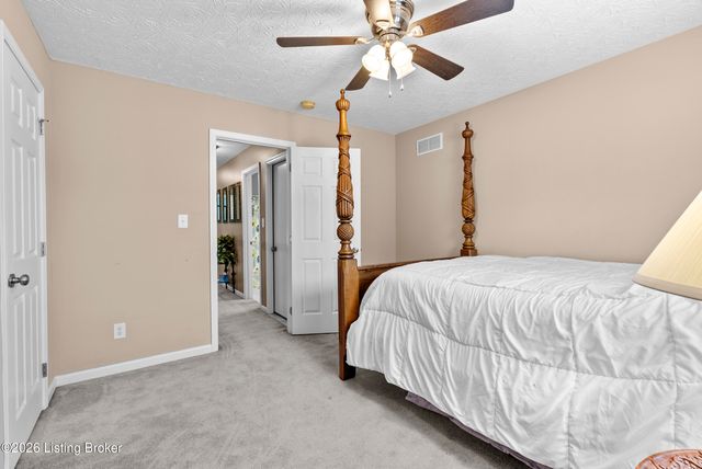 207 River Edge Dr, Shepherdsville, KY 40165