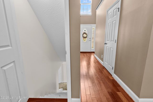 207 River Edge Dr, Shepherdsville, KY 40165