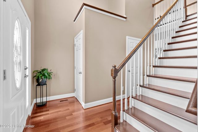 207 River Edge Dr, Shepherdsville, KY 40165