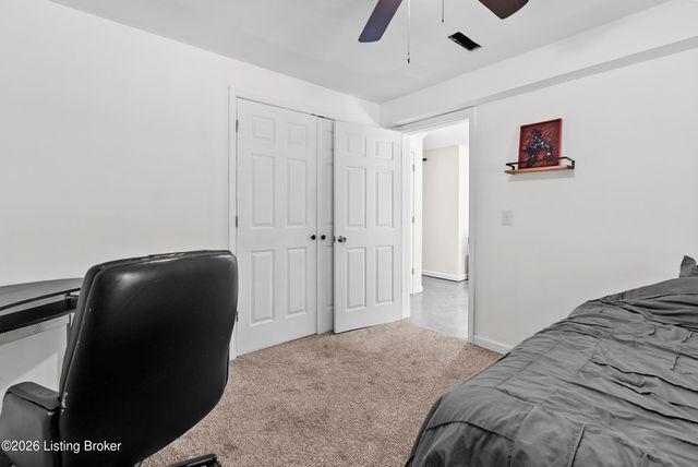 207 River Edge Dr, Shepherdsville, KY 40165