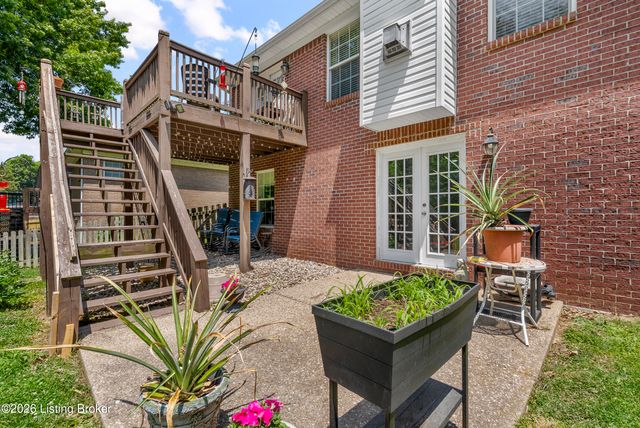 207 River Edge Dr, Shepherdsville, KY 40165