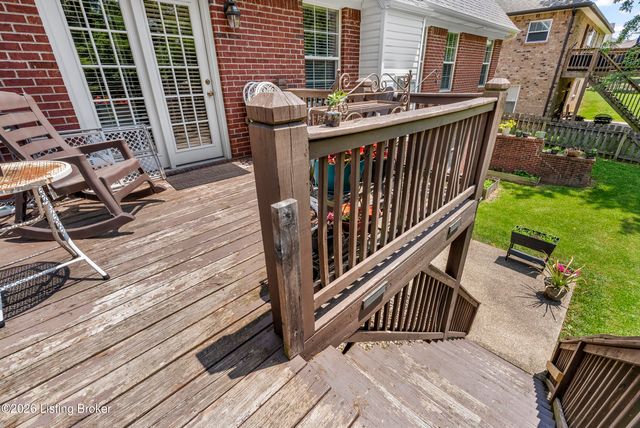 207 River Edge Dr, Shepherdsville, KY 40165