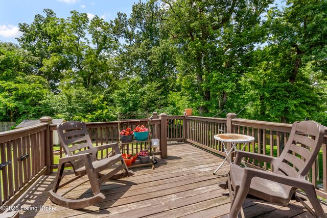 207 River Edge Dr, Shepherdsville, KY 40165