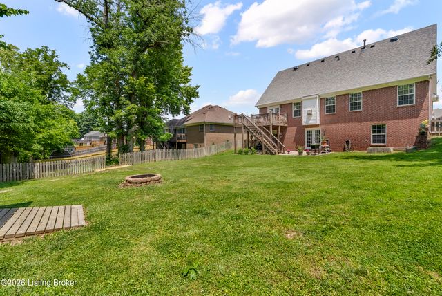207 River Edge Dr, Shepherdsville, KY 40165