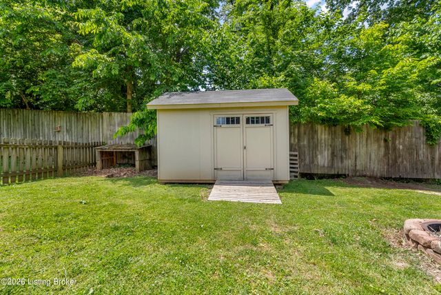 207 River Edge Dr, Shepherdsville, KY 40165