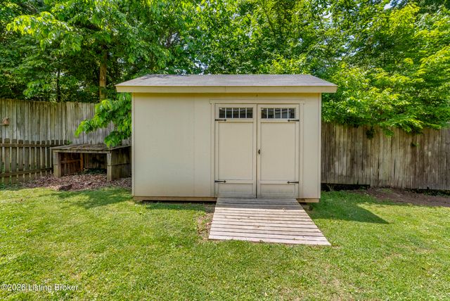 207 River Edge Dr, Shepherdsville, KY 40165