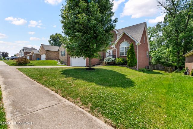 207 River Edge Dr, Shepherdsville, KY 40165