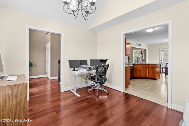 207 River Edge Dr, Shepherdsville, KY 40165